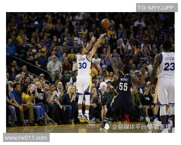 库里在对阵快船时精彩晃倒保罗展现超凡球技引发球迷热议